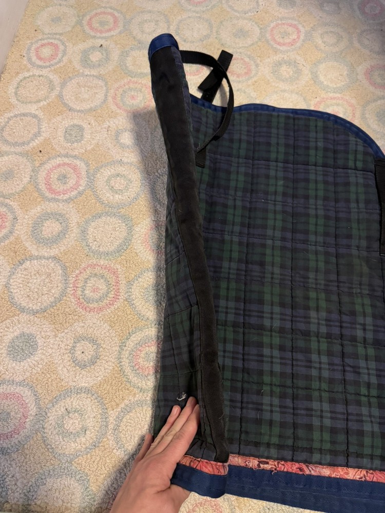 4 saddle pads in this bundle- multiple brands.