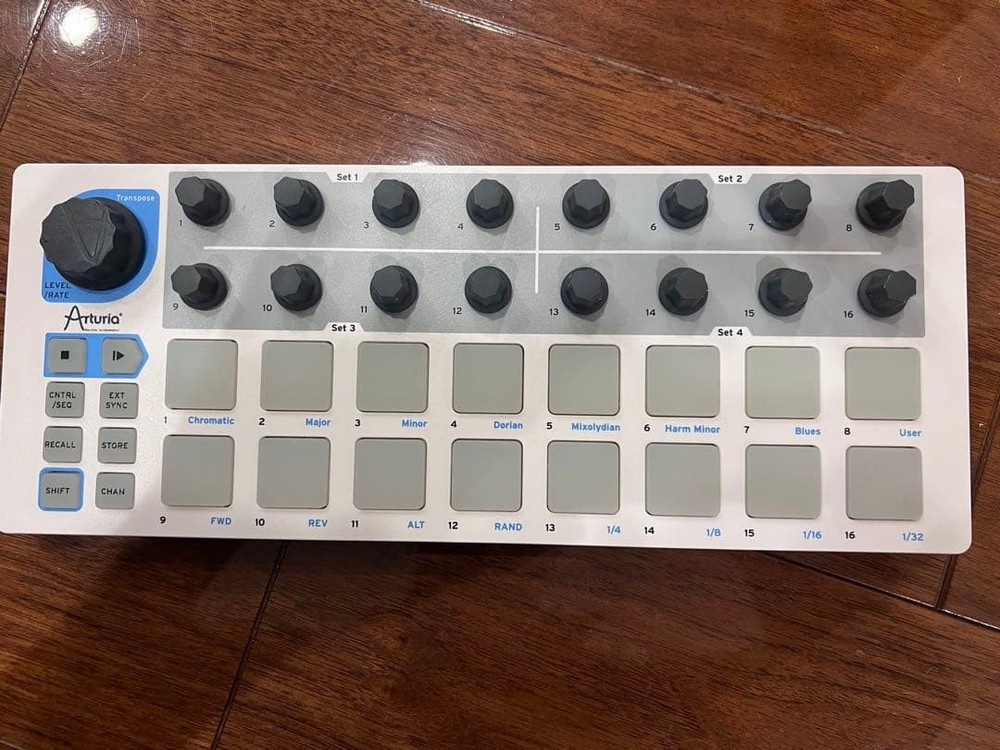 Arturia BeatStep keyboard Controller Sequencer