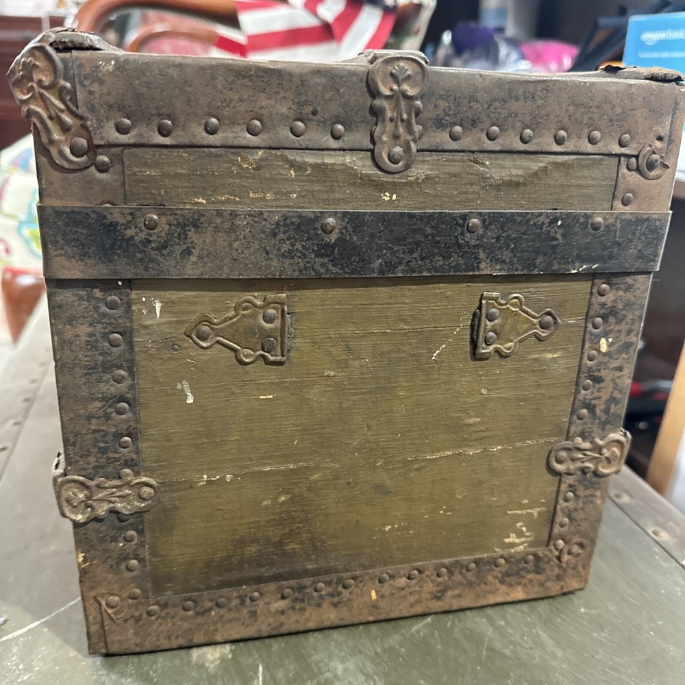 Small Antique Flat Top Steamer Trunk - 16"L