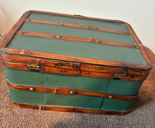 Vintage Primitive, Decorative Mini-Trunk