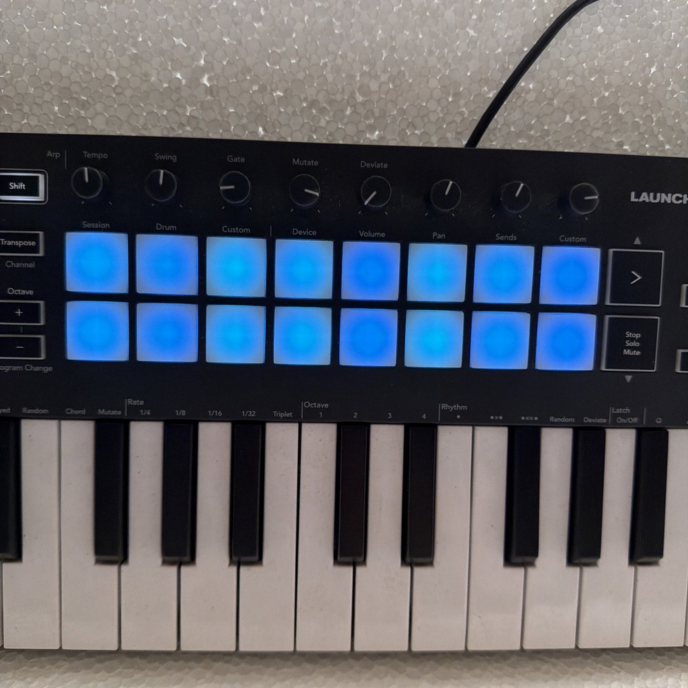 Novation Launchkey Mini Mk3 25 Mini-key Midi Keyboard Controller