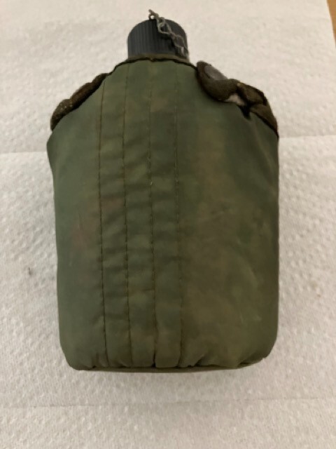 Vintage 1 quart canteen (Army?).