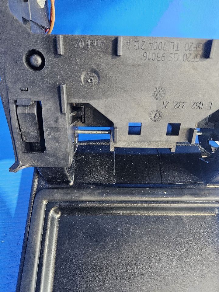 2006 BMW 325XI ARM REST