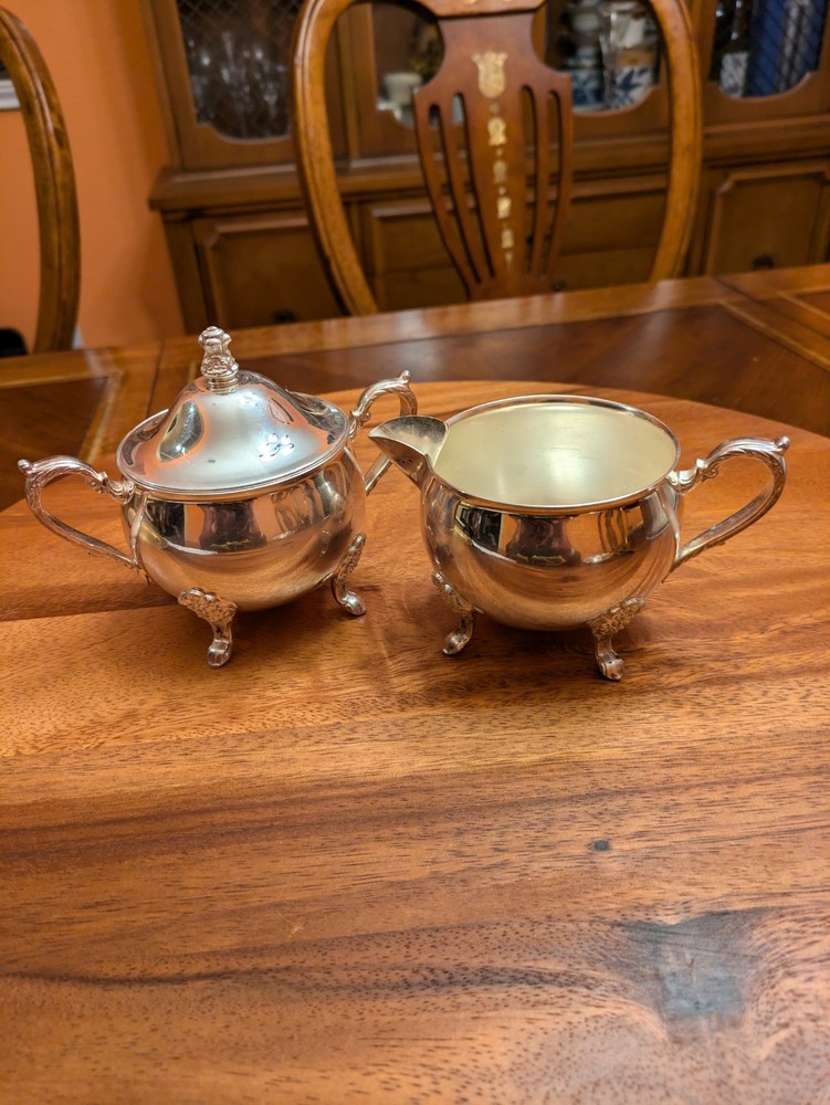 Leonard Silverplate Covered Sugar And Creamer Set