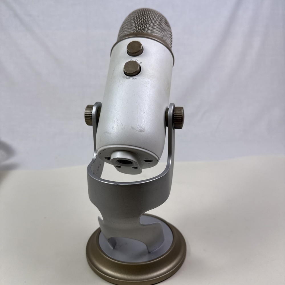 Blue Microphone Yeti USB Desktop Microphone