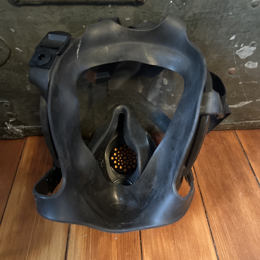 US MSA Advantage 1000 Size MD Mask Costume