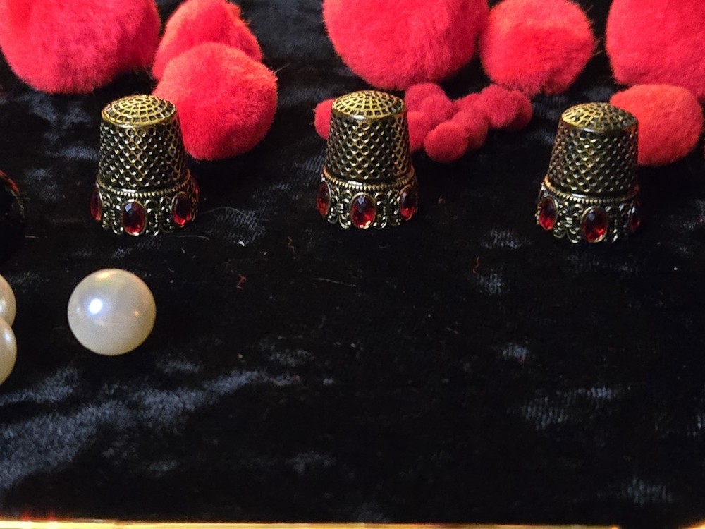 ARLEN STUDIO DIRECT. THIMBLES and PEARLS. Limited Edition.