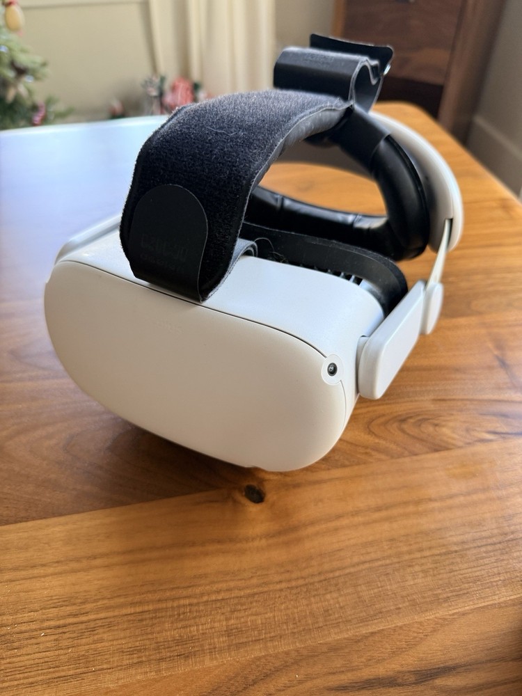 Meta Quest 2 With kiwi Strap And Case