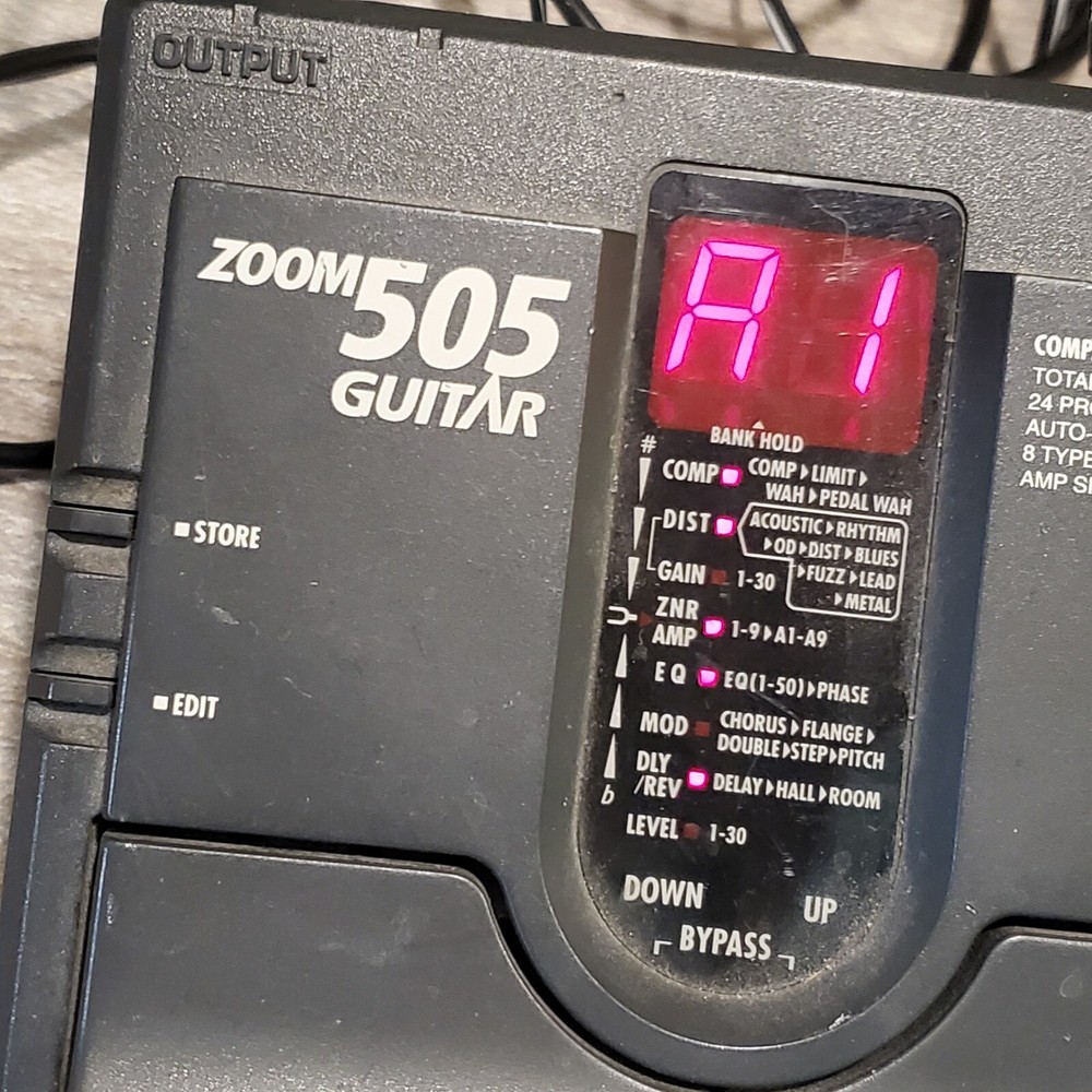 ZOOM 505 Multi Processor Pedal Compact Guitar Effector Japan w Cords Powers on