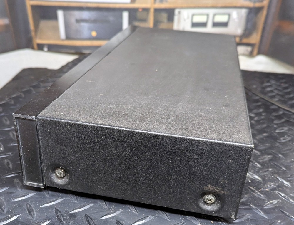 Marantz graphic equalizer with spectrum analyzer EQ551