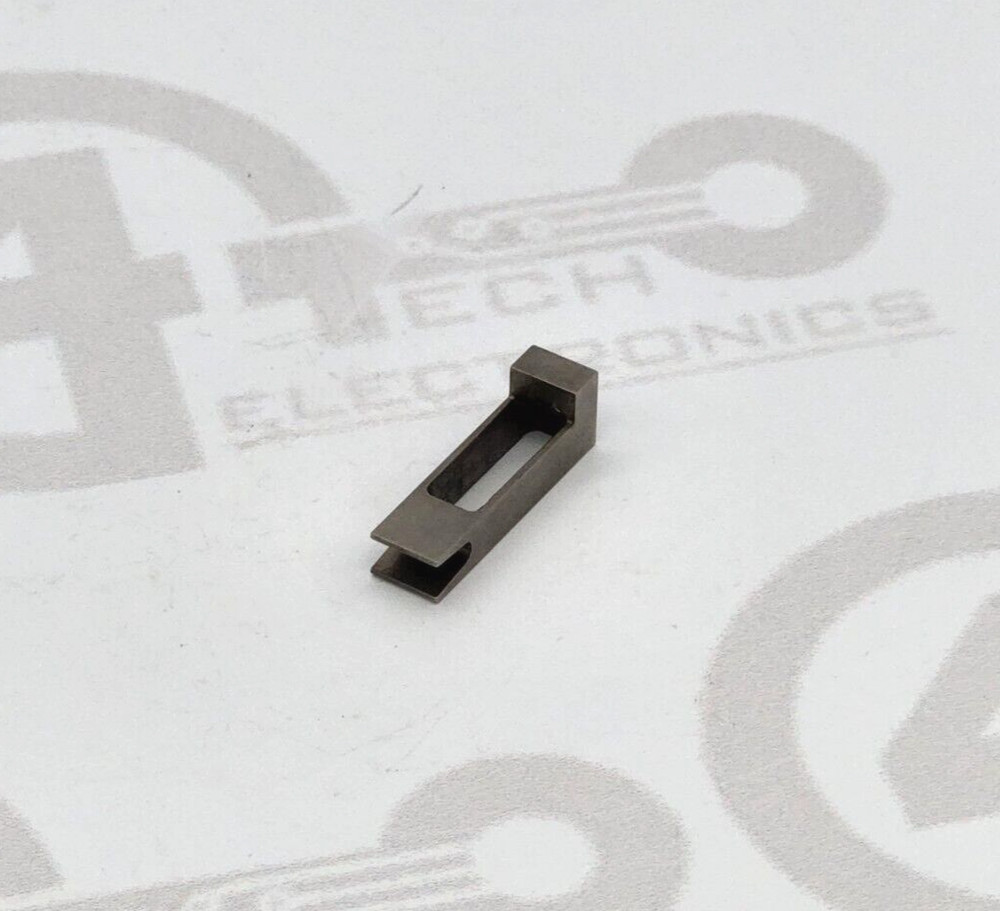 Universal Instruments Clamp 47152004