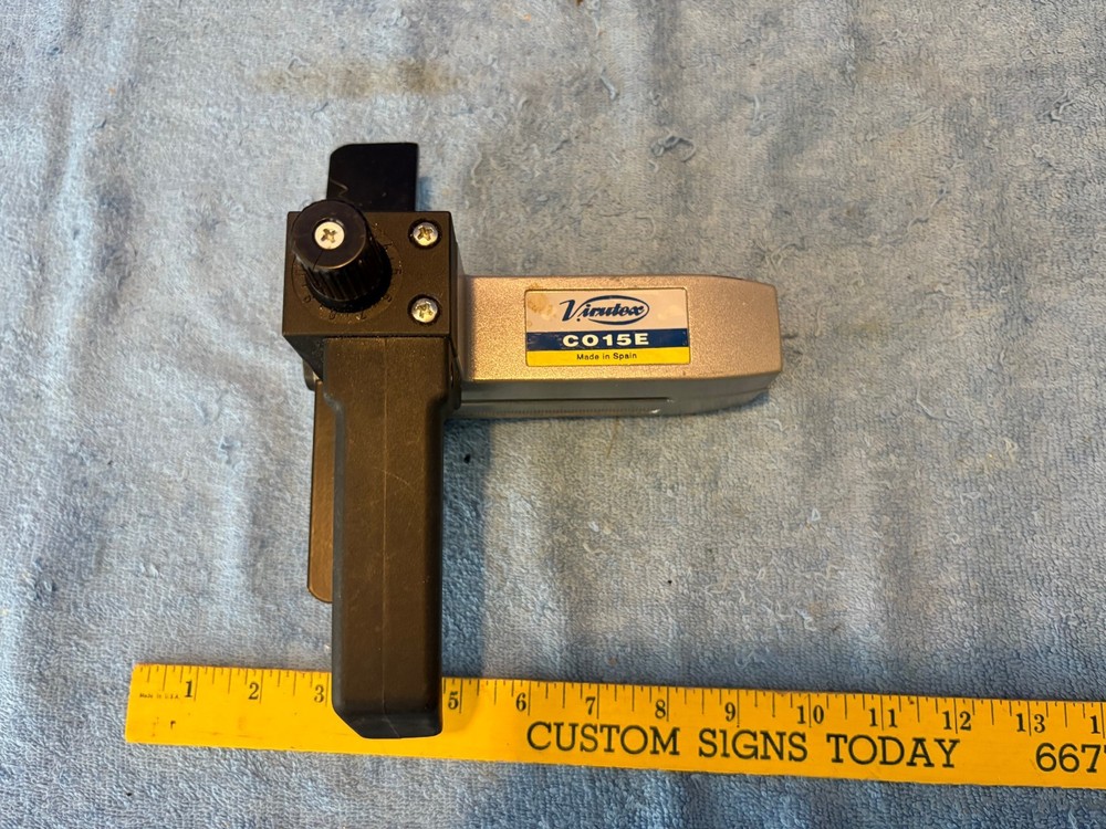 Virutox C015E Portable Handheld Laminate Plastic Cutter