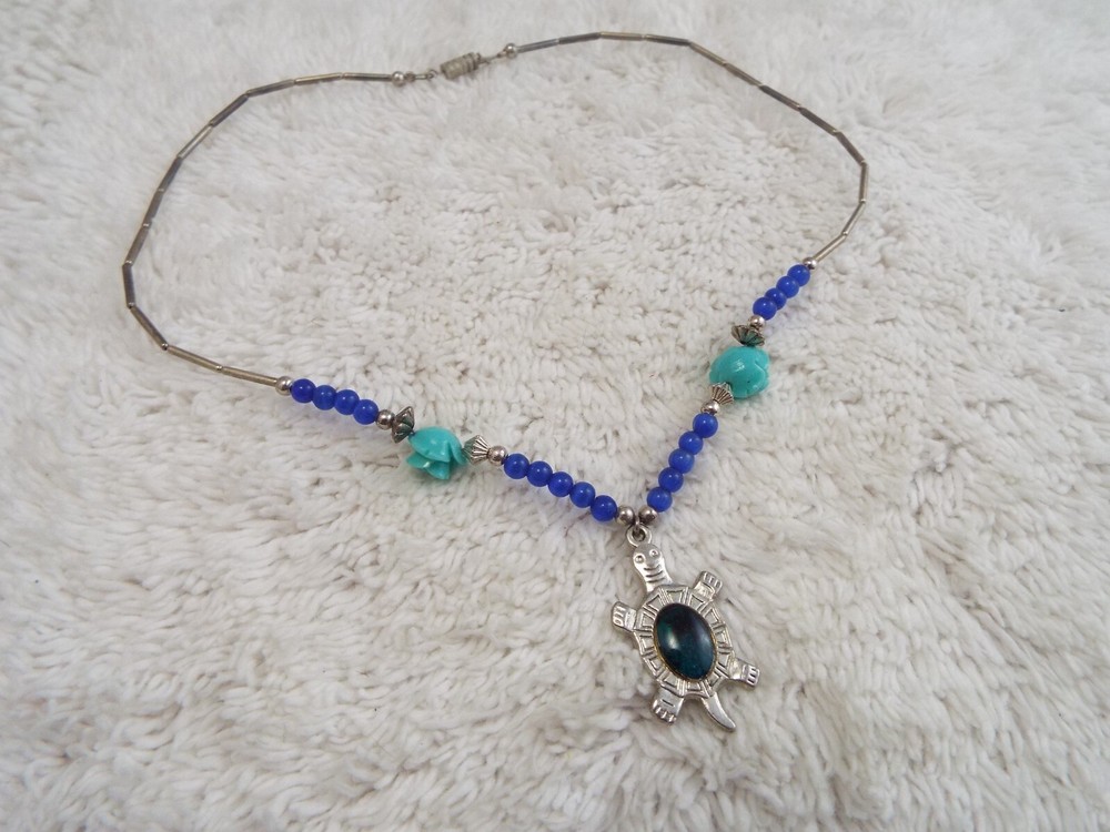 Silvertone Blue Bead Turtle Pendant Necklace (C43)