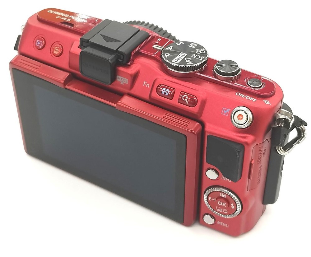OLYMPUS E-PL6 Digital Mirrorless Camera