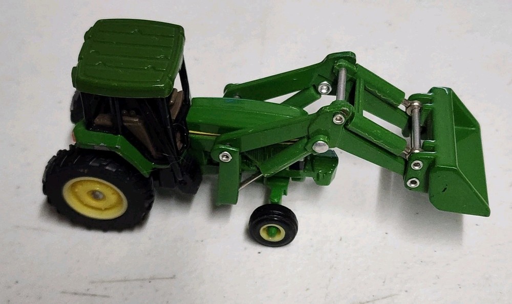 Ertl  1:64 John Deere  Tractor With Loader