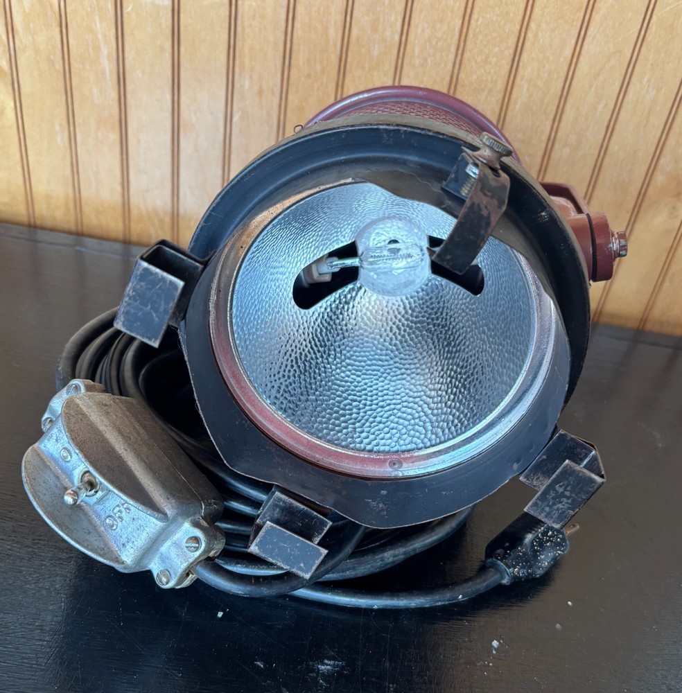 Mole-Richardson 800W Type 4051 Molequartz Teenie-Mole Light (588)