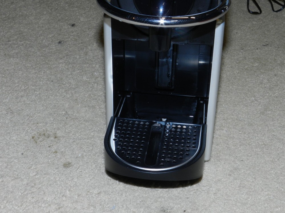 Nespresso/Delonghi EN124S Pixie Espresso Machine GREAT COND.