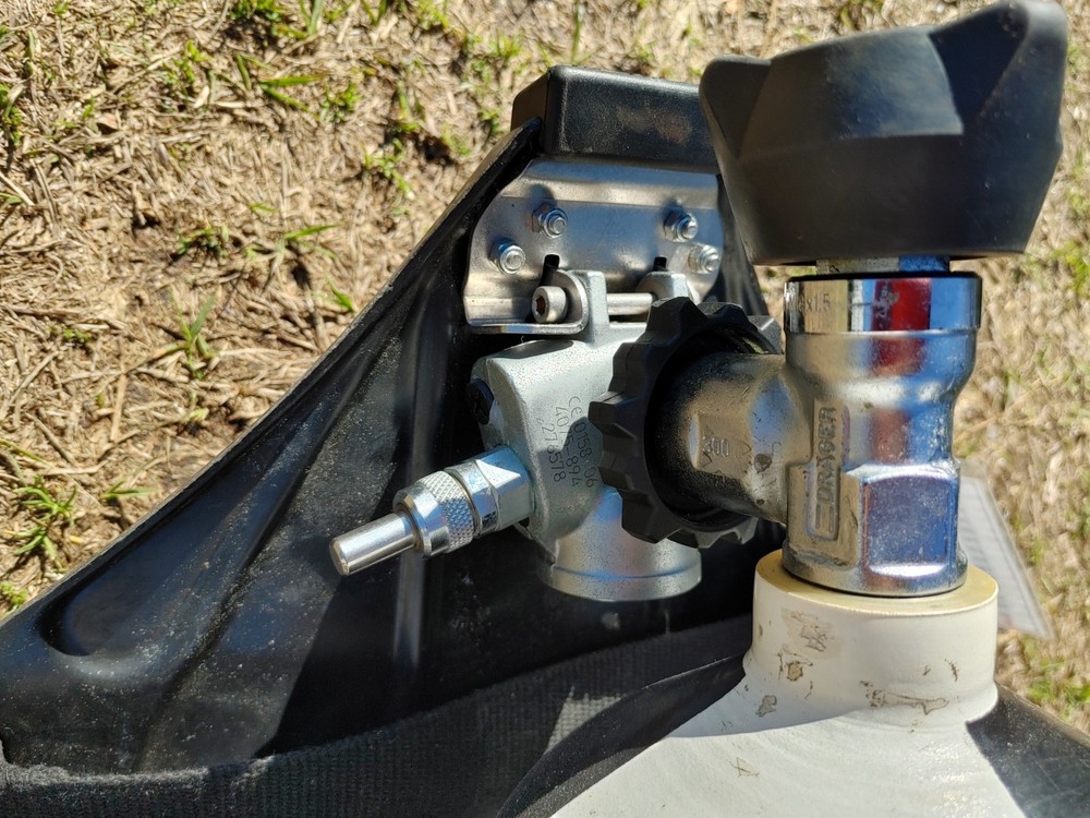 scuba diving oxygen tanks