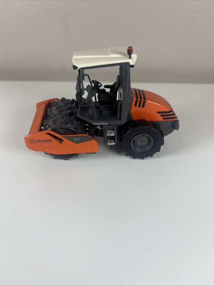 Hamm H7i Padded Roller Compactor with Cab - NZG 1:50 Scale Model C30