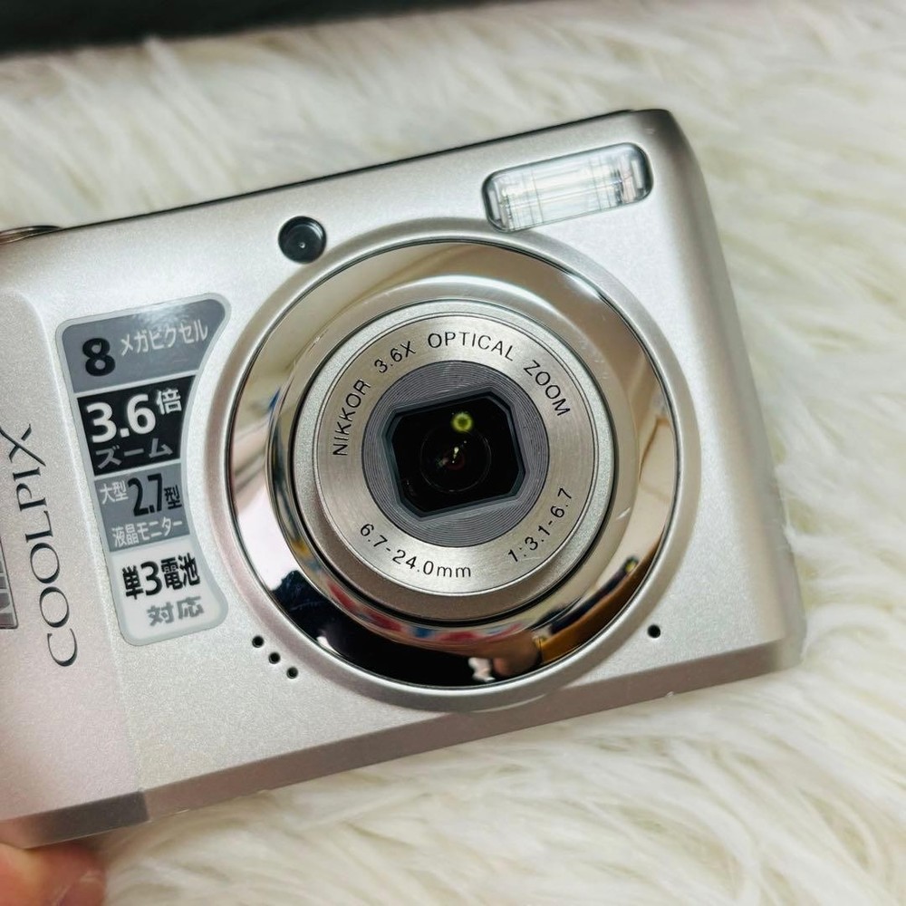 Nikon COOLPIX L19 Compact Digital Camera