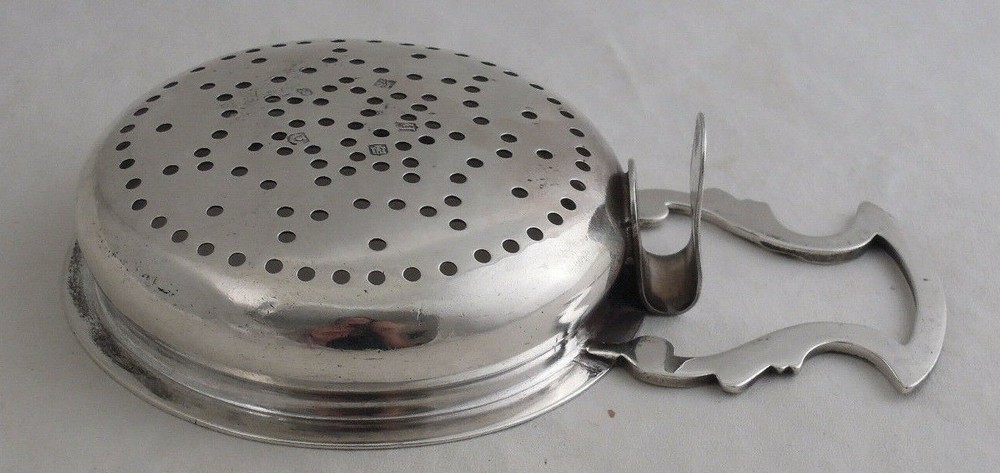 ROBERT GRAY STERLING SILVER LEMON STRAINER SCOTTISH