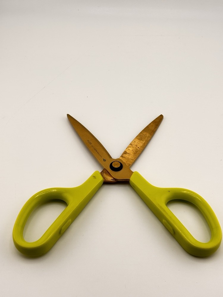 PLUS Fit Cut Curve Sissors Micro-Serrated Blade, Green