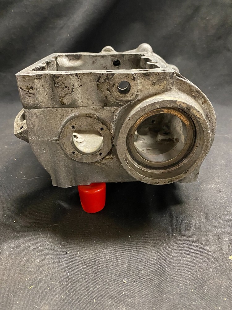 1947 HARLEY KNUCKLE 4 SPEED TRANSMISSION CASE 121-35 J 7