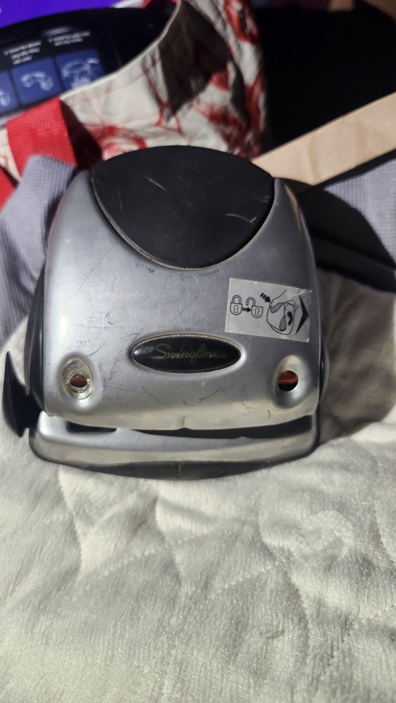 Swingline EasyView Pro 2-hole punch