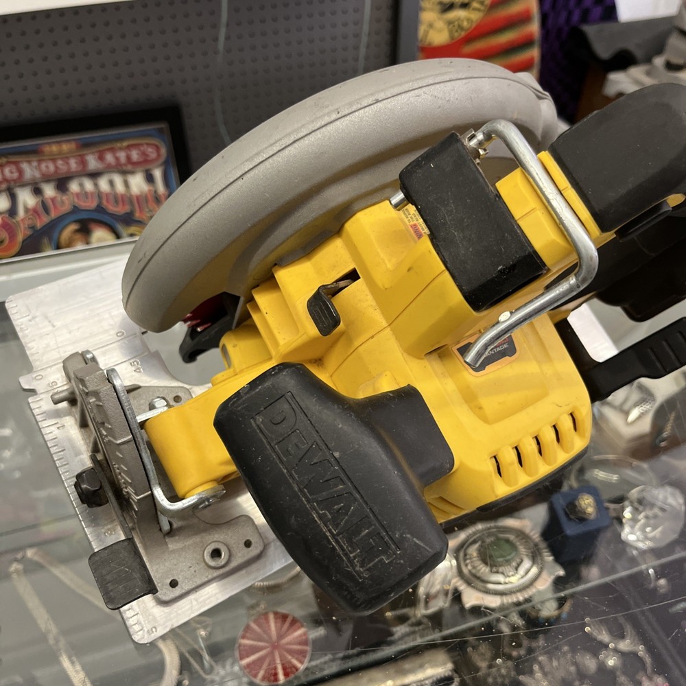 DeWalt Flexvolt Advantage 7 1/4" Circular Saw - DCS573 TOOL ONLY