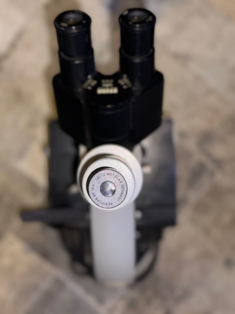 Zeiss Universal Microscope 47 30 15 with objectives