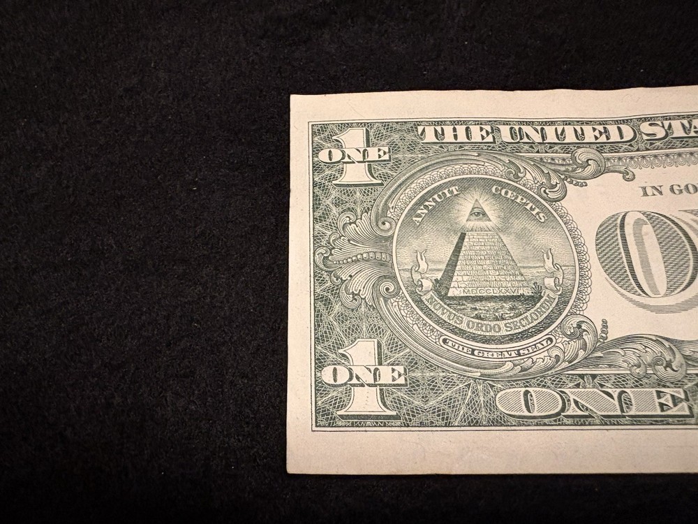 2021 $1 misaligned off center Note Error in excellent condition.
