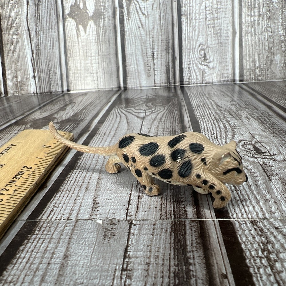 K&M international Clouded Leopard Figure