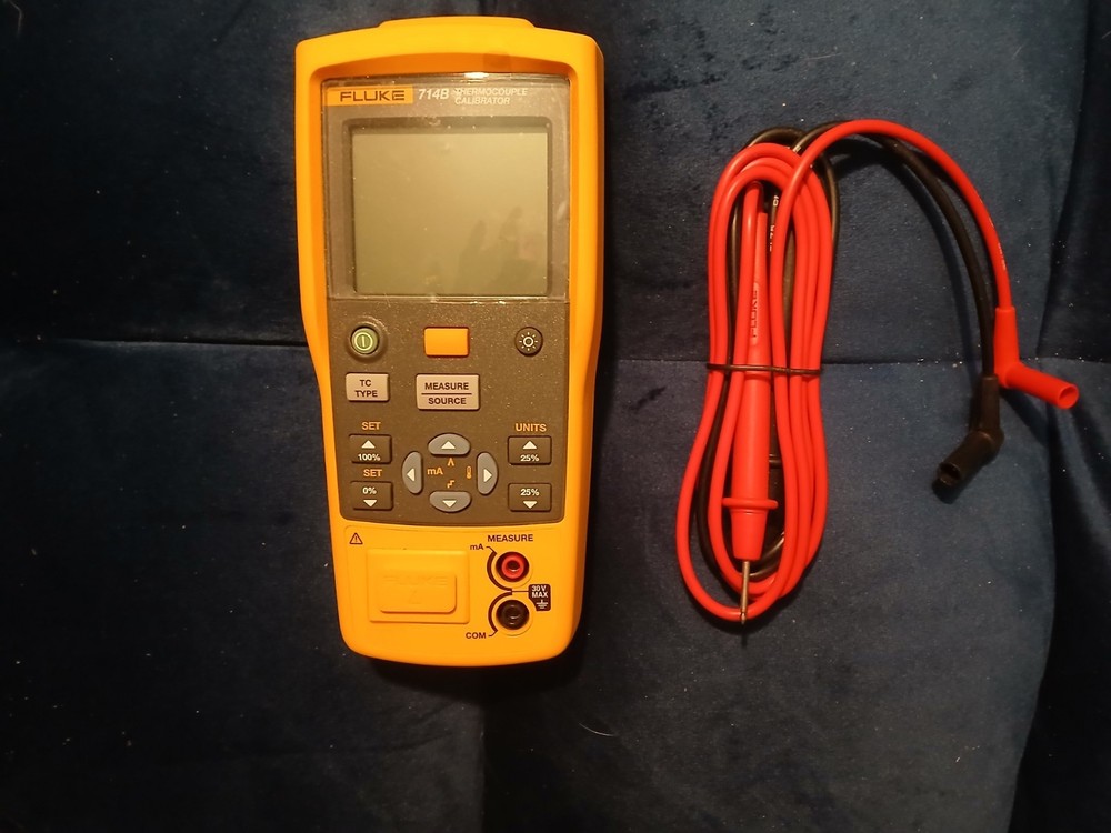 FLUKE 714B Thermocouple Calibrator