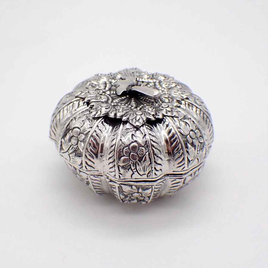 Ornate Pumpkin Form Box 900 Silver