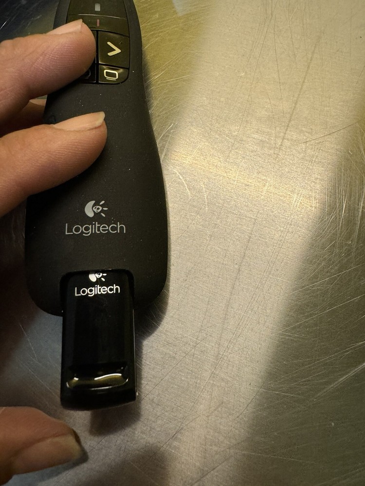 Logitech R400 Wireless Pointer Presentation Remote for Basic Slide Navigation