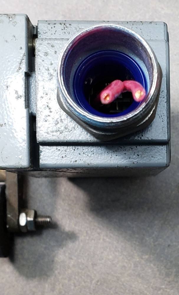 Allen Bradley 802T-HP Spring Return Lever Compact Limit Switch. Ser H