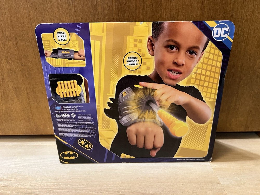 Batman Ultimate Gauntlet Launcher With Lights & Sounds DC Comics Interactive