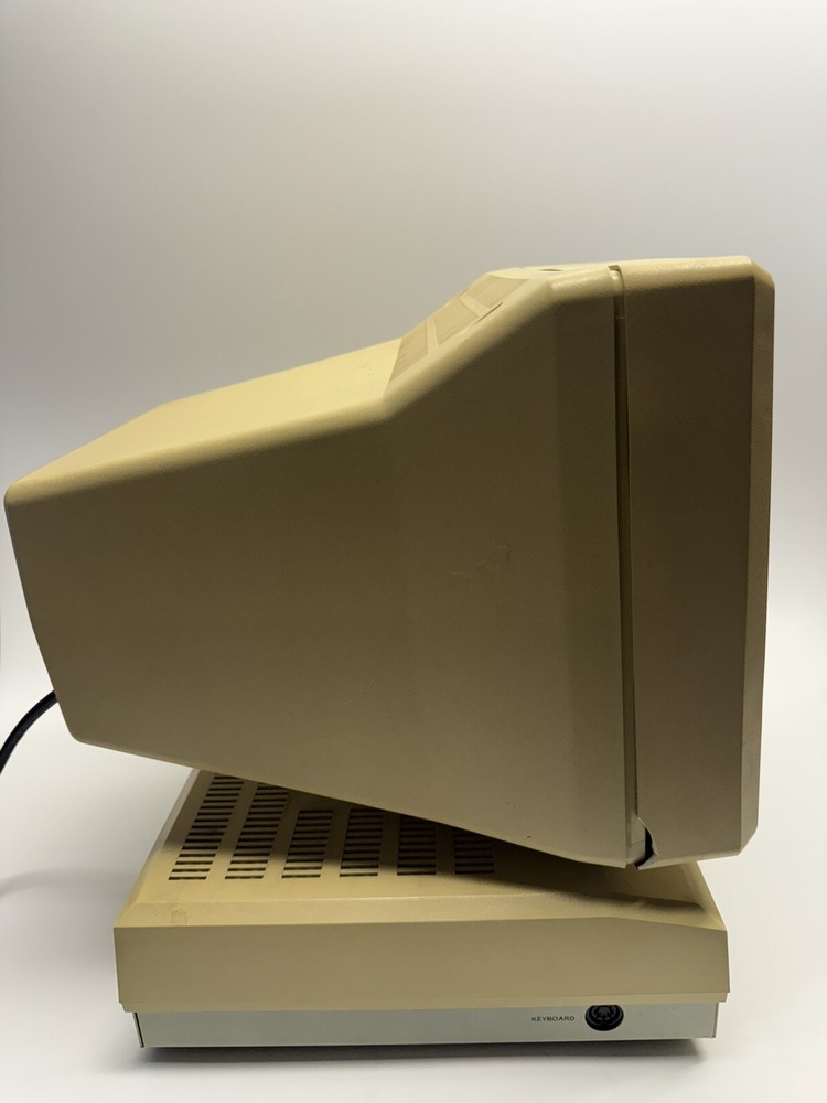 Vintage Zenith Data Systems 14ZDC3 Eazy PC Computer Powers Up