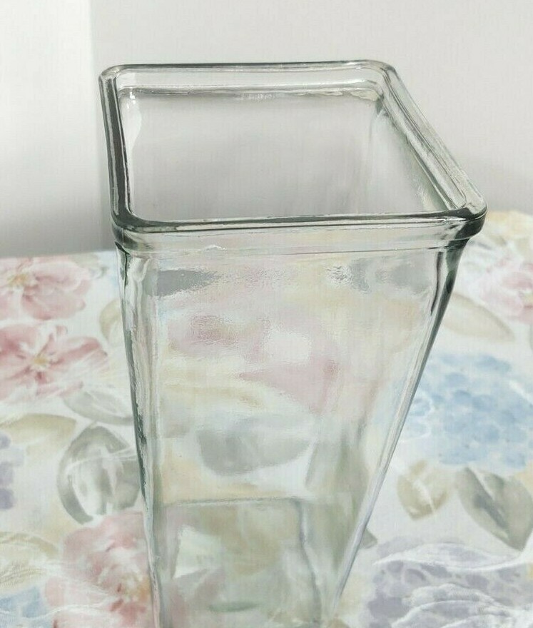 GLASS VASE SQUARE