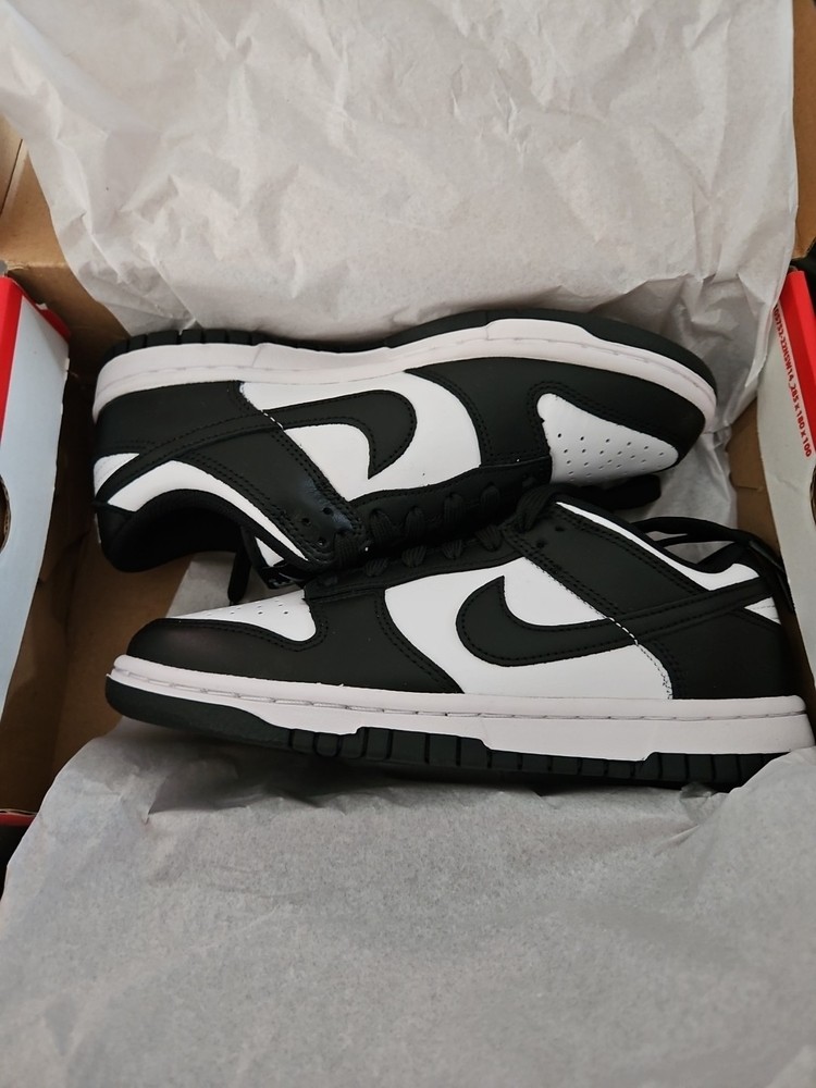 Womens NIKE Pandas Size 6