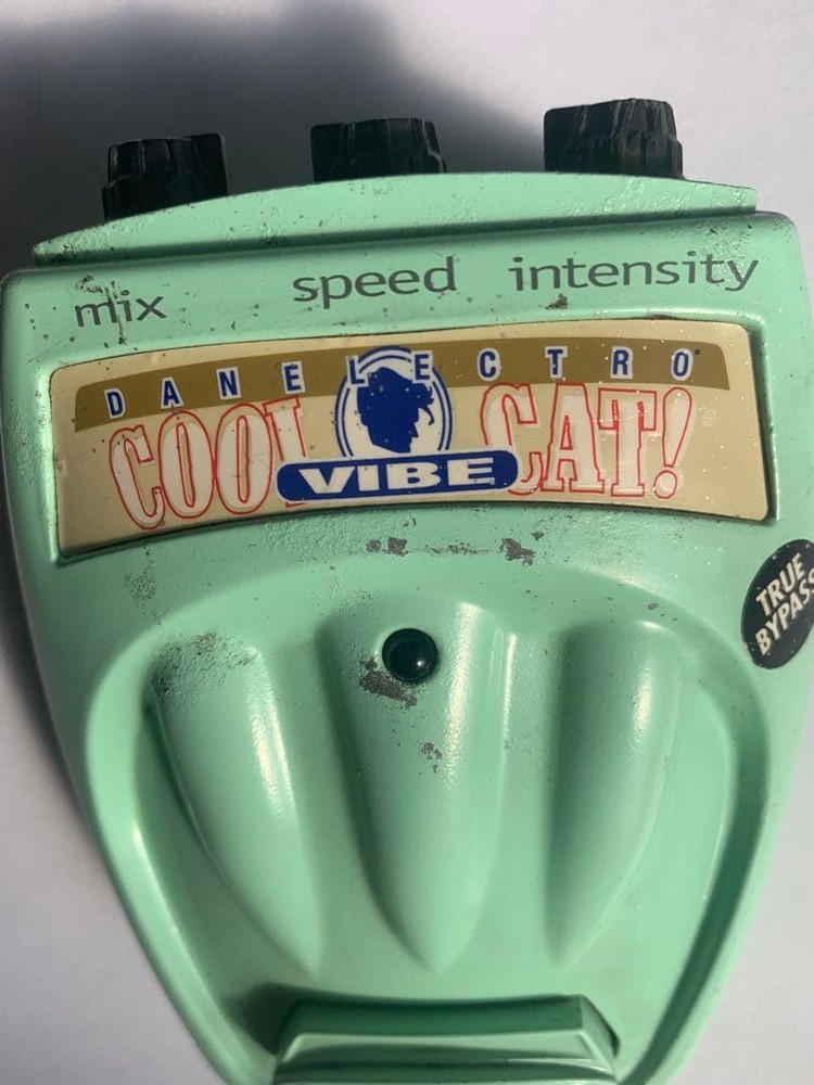 Danelectro Cool Cat Vibe Effects Pedal