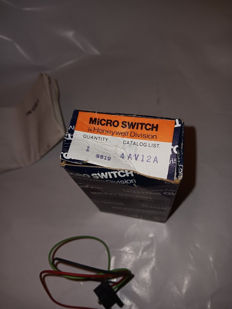 NEW GENUINE HONEYWELL MICRO SWITCH 4AV12A