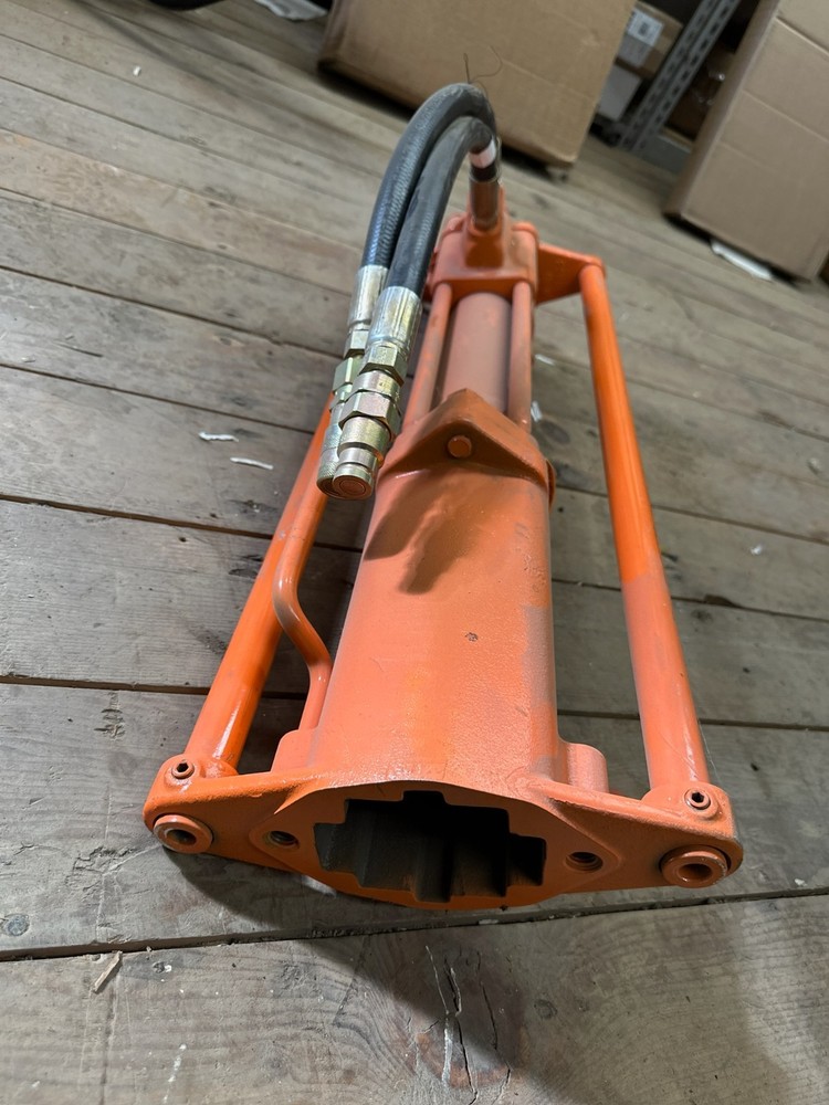 Kubota V6270 Hydraulic Post Driver