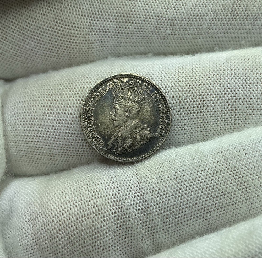 1913 CANADA SILVER 5 CENT COIN, circulated - H157