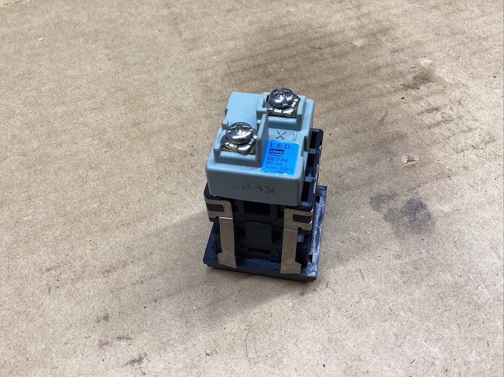 SQUARE IDEC PRIMARY MACHINE LIGHT #806M25
