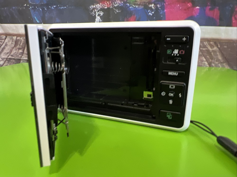 Polaroid Z2300 Digital Camera - White READ DESCRIPTION