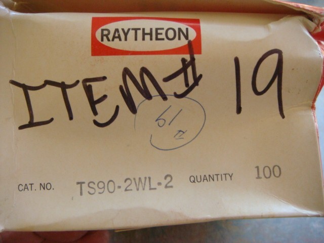 ONE Lot FIVE (5) Raytheon Pointer Knobs TS90-2WL-2 -- New & Unused