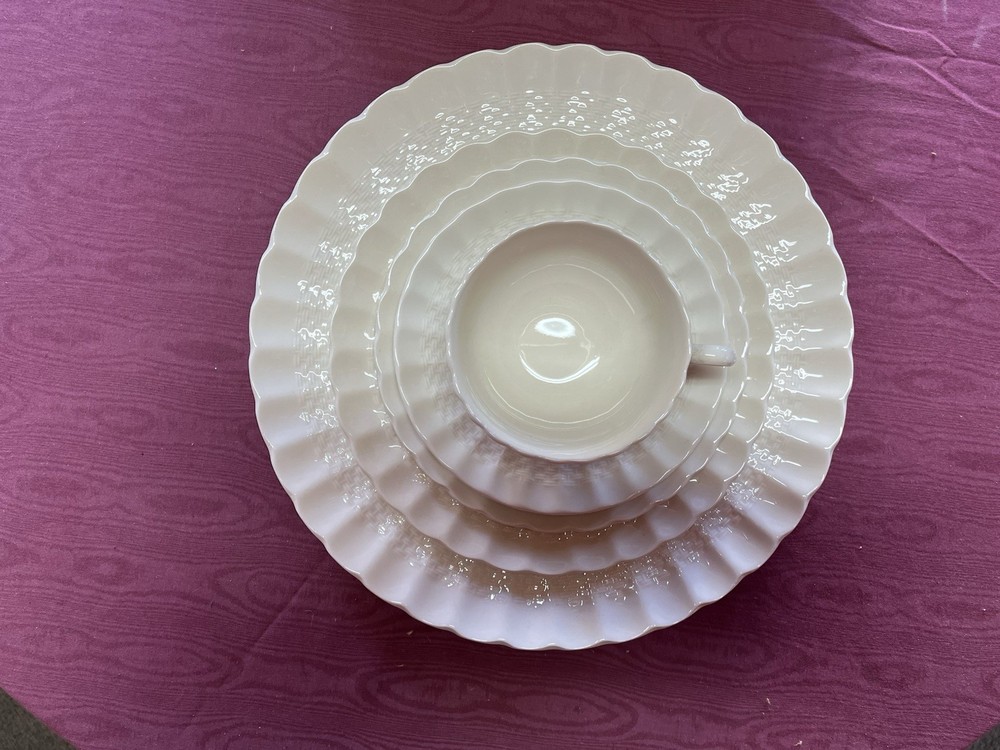 Chelsea Wicker Spode 5 Piece Place Setting NOS