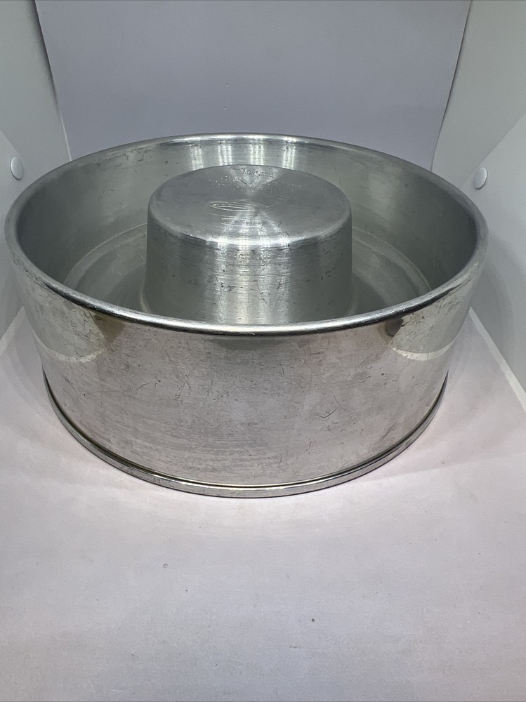 Vintage West Bend Easy-Out Aluminum Ring Mold