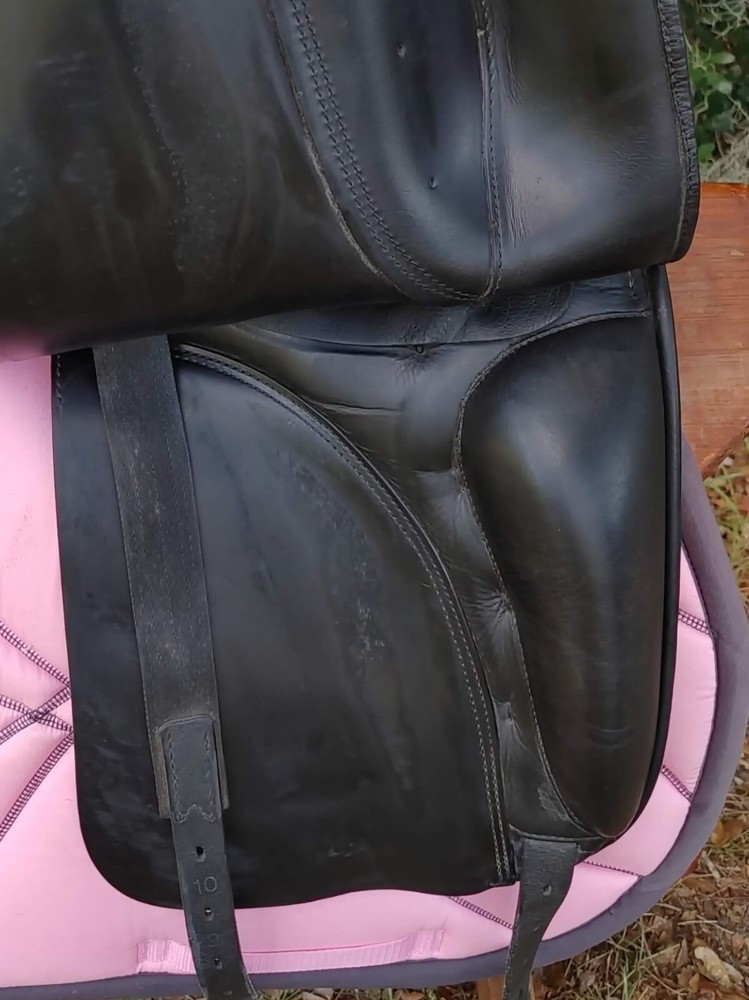 Prestige D2000 Dressage Saddle